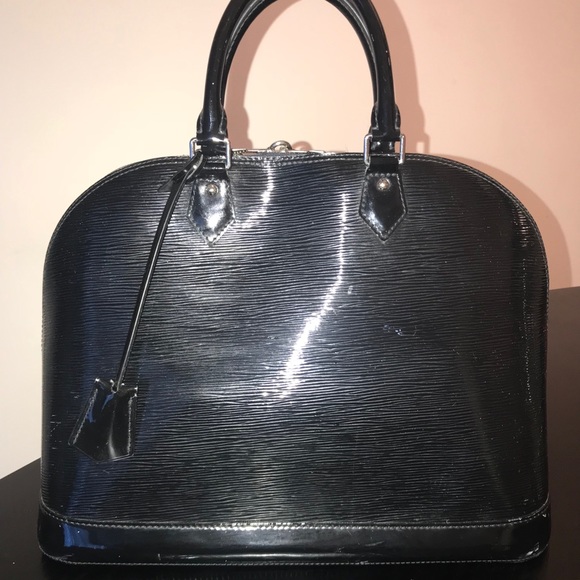 Louis Vuitton Handbags - Authentic Louis Vuitton Alma GM